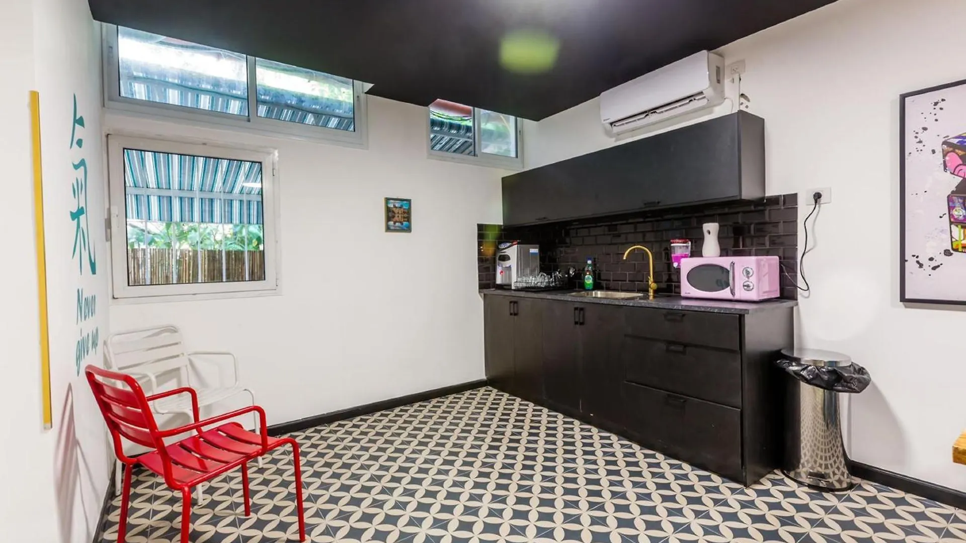 Pensión Hotel אחת מהעם Haifa Israel
